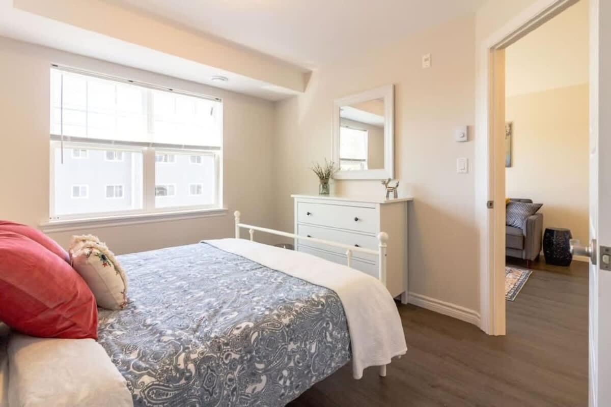 Newly Renovated Modern Condo Near Hospital, Unb Patio & Parking Coffee Saint John Exteriér fotografie